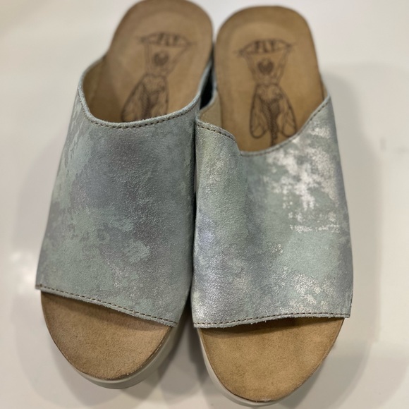 Fly London Wedge. New in Box. Size 37 - Picture 3 of 6